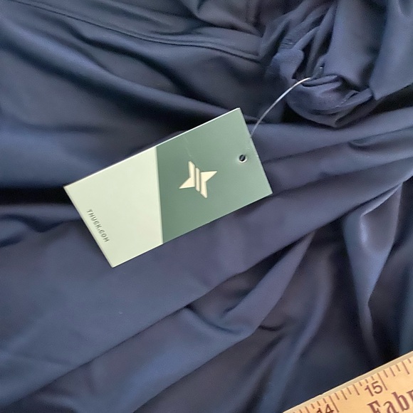 NWT Tuckernuck Sport Navy Short Sleeve Ryan Boyfriend Tee. Size S - Picture 4 of 13